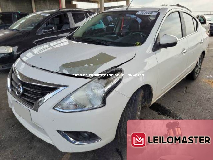 NISSAN VERSA 18/18